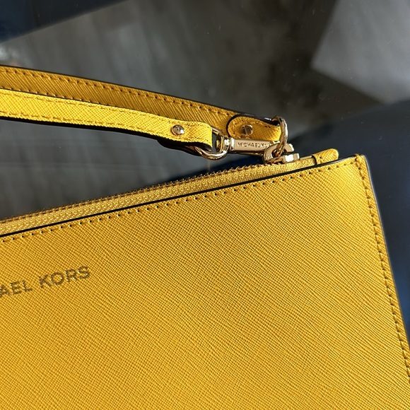 MK wristlet - Picture 3 of 5